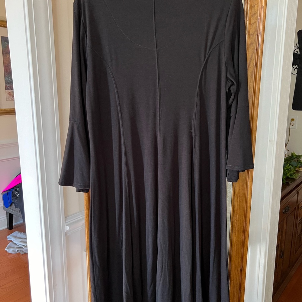 Black dress - Picture 2 of 3